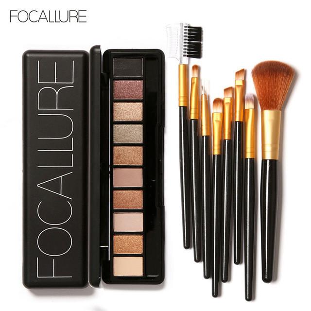 10 Colors Eyeshadow Palette 8PCS Brushes