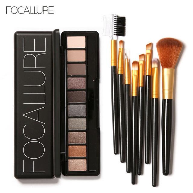 10 Colors Eyeshadow Palette 8PCS Brushes